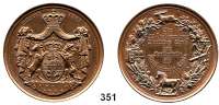 Deutsche Münzen und Medaillen,Mecklenburg - Schwerin Friedrich Franz II. 1842 - 1883 Bronzemedaille 1861 (Kullrich).  Auf die 22. Versammlung deutscher Land- und Forstwirte.  Auf gekröntem Wappenmantel halten Stier und Greif gekröntes Wappen. / 7 Zeilen Text in Kranz aus landwirtschaftlichen Produkten.  Slg. Gaettens 1694.  Sommer K 41.  42,5 mm.  30,43 g.