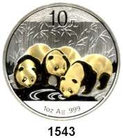 AUSLÄNDISCHE MÜNZEN,China Volksrepublik seit 1949 10 Yuan 2013 (Silberunze, Motivteile vergoldet).  Drei Panda am Gewässer.   Schön 1948.