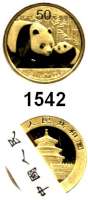 AUSLÄNDISCHE MÜNZEN,China Volksrepublik seit 1949 50 Yuan 2011 (1/10 Unze. 3,11g fein).  Panda mit Jungtier.  Schön 1834.  KM 1978.  Verschweißt mit Zertifikat.  GOLD.