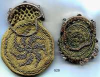 Deutsche Münzen und Medaillen,L O T S     L O T S     L O T S  Zwei verschiedene kleine Geldkatzen. Verziert mit unterschiedlicher Perlenhäkelei.  Am Kopf je gearbeitet mit Portemonnaieartigem Verschluß mit kleiner Kette.  Aus der Zeit um 1900.