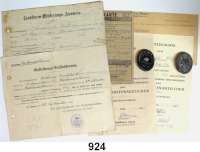 Orden, Ehrenzeichen, Militaria, Zeitgeschichte,Deutschland Drittes Reich Verwundetenabzeichen in Schwarz und Silber. Jeweils Hakenkreuz entfernt. Dazu die Verleihungsurkunden vom 5.8.1944 (4./Inf. Btl. 550 z. b. V.) und 1.2.1945 (3./Inf. Regt. 500) hierzu die Nachreichungsbescheinigung. Dazu diverse Papiere von 1916 bis 1947 (alle auf eine Person ausgestellt).