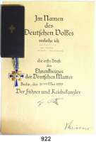 Orden, Ehrenzeichen, Militaria, Zeitgeschichte,Deutschland Drittes Reich Goldenes Mutterkreuz am Band. Im Originaletui (Alfred Stübbe, Berlin). Mit Originalurkunde von 1939.