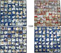 P O R Z E L L A N M Ü N Z E N,Münzen von ausländischen Keramischen Fabriken Siam Münzkiste mit 231 Siam-Token.  Nach Angabe des Einlieferers 