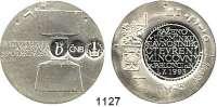M E D A I L L E N,Numismatik  Silbermedaille 1993 (Dostal).  Auf die Eröffnung der neuen Münzstätte Jablonec nad Nisou/Gablonz.  Zwei Wappen neben 7-zeiligem Schriftkreis. / Zwei Prägestempel und drei Münzembleme.  40 mm.  44,72 g.