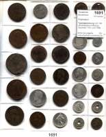 AUSLÄNDISCHE MÜNZEN,Frankreich L O T S     L O T S     L O T S Typensammlung. von 104 verschiedenen Münzen zwischen 1791 und 1998.  Darunter 15 Silbermünzen.