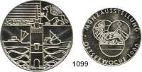 M E D A I L L E N,Numismatik  Feinsilbermedaille 1968.  2. Internationale Münzausstellung - 750 Jahre Rostock.  42 mm.  26,74 g und Münzausstellung Ostseewoche 1966.  34,4 mm.  17,44 g.  LOT. 2 Stück.