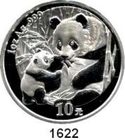 AUSLÄNDISCHE MÜNZEN,China Volksrepublik seit 1949 10 Yuan 2005 (Silberunze).  Sitzender Panda mit stehendem Jungtier.  Schön 1467.  KM 1589.  In Kapsel.