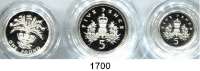 AUSLÄNDISCHE MÜNZEN,Großbritannien Elisabeth II. 1952 - 2022 1 Pfund 1989 und 2x 5 Pence 1990.  Schön 427 a, 445 a, 452.  KM 937(2) und 959.  In zwei Originaletuis mit Zertifikat.  LOT. 3 Silbermünzen.