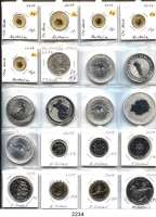 AUSLÄNDISCHE MÜNZEN,L  O  T  S     L  O  T  S     L  O  T  S  Pazifik-Staaten,  LOT. von 40 Münzen.  Darunter 18 Silbermünzen und sieben Goldmünzen.  Australien(31) u.a. Silberunze 2015(2), 2018, 2019(3), 2020, 2021, Goldmünzen : 15 Dollars (1/10 Unze) 2014 
