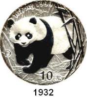 AUSLÄNDISCHE MÜNZEN,China Volksrepublik seit 1949 10 Yuan 2001 D (Silberunze).  Panda, aus Bambuspflanzung hervorkommend.  Schön 1268.  KM 1365.  In Kapsel.