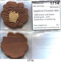 MEDAILLEN AUS PORZELLAN,Staatliche Porzellan-Manufaktur MEISSEN Dresden 1926 braun und braun, Schild gold.  JDA - Gartenbau-Ausstellung.  LOT. 2 Stück.