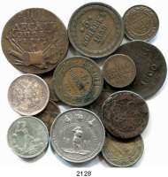 AUSLÄNDISCHE MÜNZEN,Russland LOTS   LOTS   LOTS LOT. von 13 Münzen.  Darunter 10 Kopeken 1762 (Überprägung).  Und Zinnmedaille 1861 auf die Bauernbefreiung.  LOT. 14 Stück.