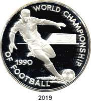 AUSLÄNDISCHE MÜNZEN,Jamaika  100 Dollars 1990 (136 Gramm).  Fußball WM - Stürmer.  Schön 106.  KM 143.  Im Originaletui mit Zertifikat.