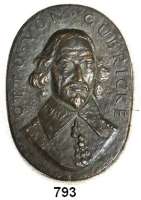 M E D A I L L E N,Städte Magdeburg Einseitige Bronzegußplakette o.J. (Eberhard Roßdeutscher). Technikpreis der Stadt Magdeburg. Brustbild Otto von Guericke nach vorn. 82 x 114 mm. 206 g. Auflage n. A. d. E. 50 Exemplare. Im Originaletui.