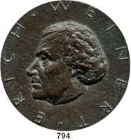 M E D A I L L E N,Städte Magdeburg Einseitige Bronzegußplakette o.J. (Eberhard Roßdeutscher). Kunstpreis der Stadt Magdeburg. Kopf Erich Weinert nach links. 105 mm. 262 g. Auflage n. A. d. E. 50 Exemplare. Im Originaletui.