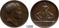 AUSLÄNDISCHE MÜNZEN,Frankreich Napoleon I. 1804 - 1815 Bronzemedaille 1805 (Andrieu/Denon/Galle).  Auf die Einnahme von Wien und Preßburg.  Belorb. Kopf nach rechts. / Kaiser als Herkules zwischen den Stadtgöttinnen.  40,4 mm.  36,36 g.  Slg. Julius 1439.  Bramsen 443.