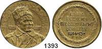 AUSLÄNDISCHE MÜNZEN,Russland Nikolaus II. 1894 - 1917 Bronzemedaille 1915 der russischen Numismatischen Gesellschaft.  Auf die russischen Soldaten im Weltkrieg.  Brustbild eines Soldaten mit Fellmütze. / 6 Textzeilen im Kranz.  33 mm.  15,1 g.  Diakov 1585.1.