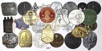 Orden, Ehrenzeichen, Militaria, Zeitgeschichte,Zeitgeschichte  -  Militaria  LOT. von 28 Abzeichen (25 Stück zwischen 1933-1945).  Meist Veranstaltungsabzeichen.  Verschiedene Materialien.