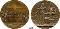 AUSLÄNDISCHE MÜNZEN,Frankreich 3. Republik 1870 - 1940 Bronzemedaille 1902/1903 (A. Patey).  Ausstellung in Hanoi.  Ausstellungsgebäude  darunter eine Kartusche. / Personifizierte Frankreich steht mit Flagge da und zeigt der sitzenden Indochina indochinesische Handwerker.  50 mm.  57,74 g.
