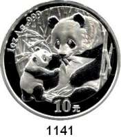 AUSLÄNDISCHE MÜNZEN,China Volksrepublik seit 1949 10 Yuan 2005 (Silberunze).  Sitzender Panda mit stehendem Jungtier.  Schön 1467.  KM 1589.  In Kapsel.  Verschweißt.