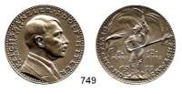 M E D A I L L E N,Personen Hitler, Adolf Silbermedaille 1933 (990) Deutschland erwache. Auf die Reichstagswahl am 5. März (und die Abschaffung der schwarz-rot-goldenen Weimarer Fahne zugunsten des Hakenkreuz-Banners am 12. März). Kienast 483. Colbert/Hyder C-34. 36,1 mm. 20,3 Gramm.