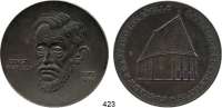 M E D A I L L E N,Personen Barlach, Ernst Bronzemedaille o.J.  Barlach Gedenkstätte Güstrow - Gertrudenkapelle.  Kopf. / Gebäude.  60 mm.  94,16 g.