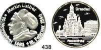 M E D A I L L E N,Personen Luther, Martin Moderne Silbermedaille o.J.  Brustbild Luthers n. l. / Frauenkirche zu Dresden.  36 mm.  20 g.