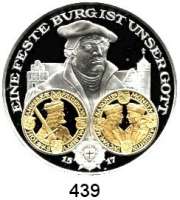 M E D A I L L E N,Personen Luther, Martin Feinsilbermedaille mit Goldapplikation o.J.  Brustbild Luthers vor sächsischem Taler Friedrichs des Weisen.  40 mm.  20,18 g.