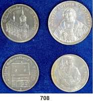 Deutsche Demokratische Republik,Thematische Sätze  Martin-Luther-Ehrung der DDR.  20 Mark 1983  Martin Luther; 5 Mark 1982  Wartburg, 1983 Luthers Geburtshaus in Eisleben und Schloßkirche zu Wittenberg.  LOT. 4 Stück im Etui (blauer Stoff).  Mit Echtheitszertifikat der Staatsbank der DDR und Stempel  