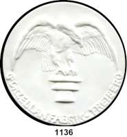 MEDAILLEN AUS PORZELLAN,Andere Hersteller Freiberger Porzellan Weiße einseitige Medaille o.J. (1924).  PORZELLANFABRIK FREIBERG.  Adler auf Isolator.  93 mm.  Huschka/Friebe 1.  Im Originaletui.