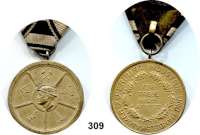 M E D A I L L E N,Wirtschaft/Industrie  Vergoldete Silbermedaille o.J. an Dreiecksband.  Prämie der Industrie- und Handelskammer zu Erfurt.  FÜR TREUE IN DER ARBEIT.  33,5 mm.  Randpunze : 990.  Im Originaletui mit Text im Innendeckel : Industrie- und Handelskammer zu HALLE.