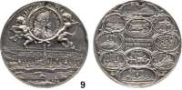 Römisch Deutsches Reich,Haus Habsburg Leopold I. 1657 - 1705 Silbermedaille 1686 (Lauffer / Hautsch).  Auf die Siege des Jahres im Kriege gegen die Türken.  Brustbild des Kaisers nach rechts in von zwei Genien gehaltenen Medaillon über der Stadtansicht von Wien. /  Zehn Medaillons mit den Ansichten der rückeroberten ungarischen Festungen und Orte.  40 mm.  26,62 g.  Montenuovo 1027.