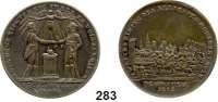 M E D A I L L E N,Befreiungskriege  Versilberte Messingmedaille 1815.  Auf den zweiten Einzug in Paris.  Blücher und Wellington reichen sich über einem flammenden Altar die Hand, darüber schwebender Siegesengel. /  Die alliierten Monarchen und Truppen reiten in die Stadt.  34 mm.  15,16 g.  Olding 323.  Marienburg 3780.  Fr. u. S. 3694.  Bramsen 1676. Slg. Julius 3408.