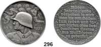 M E D A I L L E N,Weltkrieg  Silbermedaille 1935.  Auf die Wiedereinführung der Wehrpflicht am 16.3.1935.  Soldatenkopf vor kämpfenden Soldaten. / 9 Textzeilen (Hitlerzitat).  Rand : SÄCHS. MÜNZE 999f.  36,5 mm.  20,04 g.