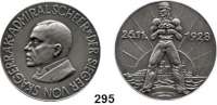 M E D A I L L E N,Weltkrieg  Silbermedaille 1928 (unsigniert).  Auf den Tod von Admiral Scheer - dem Sieger von Skagerrak.  Kopf nach links. /  Mann mit Lorbeerkranz in den Händen vor Kriegsschiff und aufgehender Sonne.  Rand : BAYER. HAUPTMÜNZAMT FEINSILBER.  36 mm.  19,71 g.