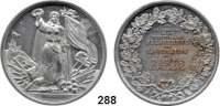 M E D A I L L E N,Krieg und Frieden  Zinnmedaille 1871 (unsigniert).  Zur Erinnerung an die Belagerung und Kapitulation von Paris.  Stehende Germania mit Siegeskranz und Fahne auf Kriegstrophäen. /  11 Textzeilen im Kranz.  39,5 mm.  25,75 g.