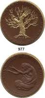 P O R Z E L L A N M Ü N Z E N,Spendenmünzen mit Talerbezeichnung Berlin Hungertaler 1922 braun, Rand und Baum gold.  Not- und Hungerjahr.