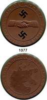 MEDAILLEN AUS PORZELLAN,Staatliche Porzellan-Manufaktur MEISSEN München 1938 braun.  Anschluß der Ostmark.  Rand grün und die beiden Hakenkreuze schwarz.