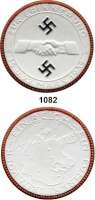 MEDAILLEN AUS PORZELLAN,Staatliche Porzellan-Manufaktur MEISSEN München 1939 weiß.  Besetzung der Tschecho-Slowakei.  