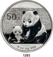 AUSLÄNDISCHE MÜNZEN,China Volksrepublik seit 1949 50 Yuan 2012 (Silber, 5 Unzen).  Panda mit Jungtier.  Schön 1890.  KM 2033.  Im Originaletui mit Zertifikat.