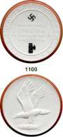 MEDAILLEN AUS PORZELLAN,Staatliche Porzellan-Manufaktur MEISSEN München 1941 weiß.  Feldzug im Südosten.  Rand rot, Hakenkreuz und Liktorenbündel schwarz.