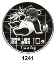 AUSLÄNDISCHE MÜNZEN,China Volksrepublik seit 1949 10 Yuan 1989 (Silberunze).  Panda mit Bambuszweig.  Schön 215.  KM A 221.