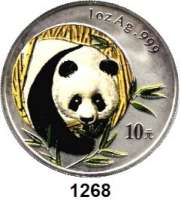 AUSLÄNDISCHE MÜNZEN,China Volksrepublik seit 1949 10 Yuan 2003 (Silberunze, Farbmünze).  Panda von vorn.  Schön 1366.  KM 1466.  In Kapsel.