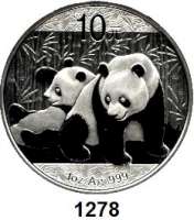 AUSLÄNDISCHE MÜNZEN,China Volksrepublik seit 1949 10 Yuan 2010 (Silberunze).  Zwei Panda beim Spielen.  Schön 1772.  KM 1931.