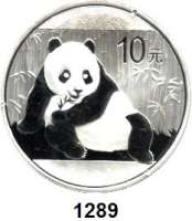 AUSLÄNDISCHE MÜNZEN,China Volksrepublik seit 1949 10 Yuan 2015 (Silberunze).  Panda vor Bambus.  In Kapsel.