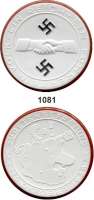 MEDAILLEN AUS PORZELLAN,Staatliche Porzellan-Manufaktur MEISSEN München 1938 weiß.  Einmarsch in das Sudetenland.  Rand rot und die beiden Hakenkreuze schwarz.
