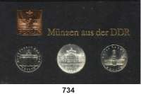 Deutsche Demokratische Republik,Thematische Sätze  750 Jahre Berlin.  5 Mark 1987  Rotes Rathaus, Brandenburger Tor und 10 Mark Schauspielhaus.  Im Münzrahmen (schwarz) mit Plakette Berlin 1987.   Jaeger S. 916.