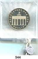 Deutsche Demokratische Republik,  5 Mark 1984.  Brandenburger Tor.  In Kapsel mit Plombe 