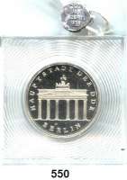 Deutsche Demokratische Republik,  5 Mark 1989.  Brandenburger Tor.  In Kapsel mit Plombe 