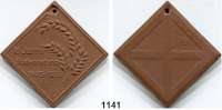 MEDAILLEN AUS PORZELLAN,Andere Hersteller Diverse Hersteller Porzellanklippe mit Loch 1955.  10 Jahre Bodenreform 1945-1955.  42 x 42 mm.